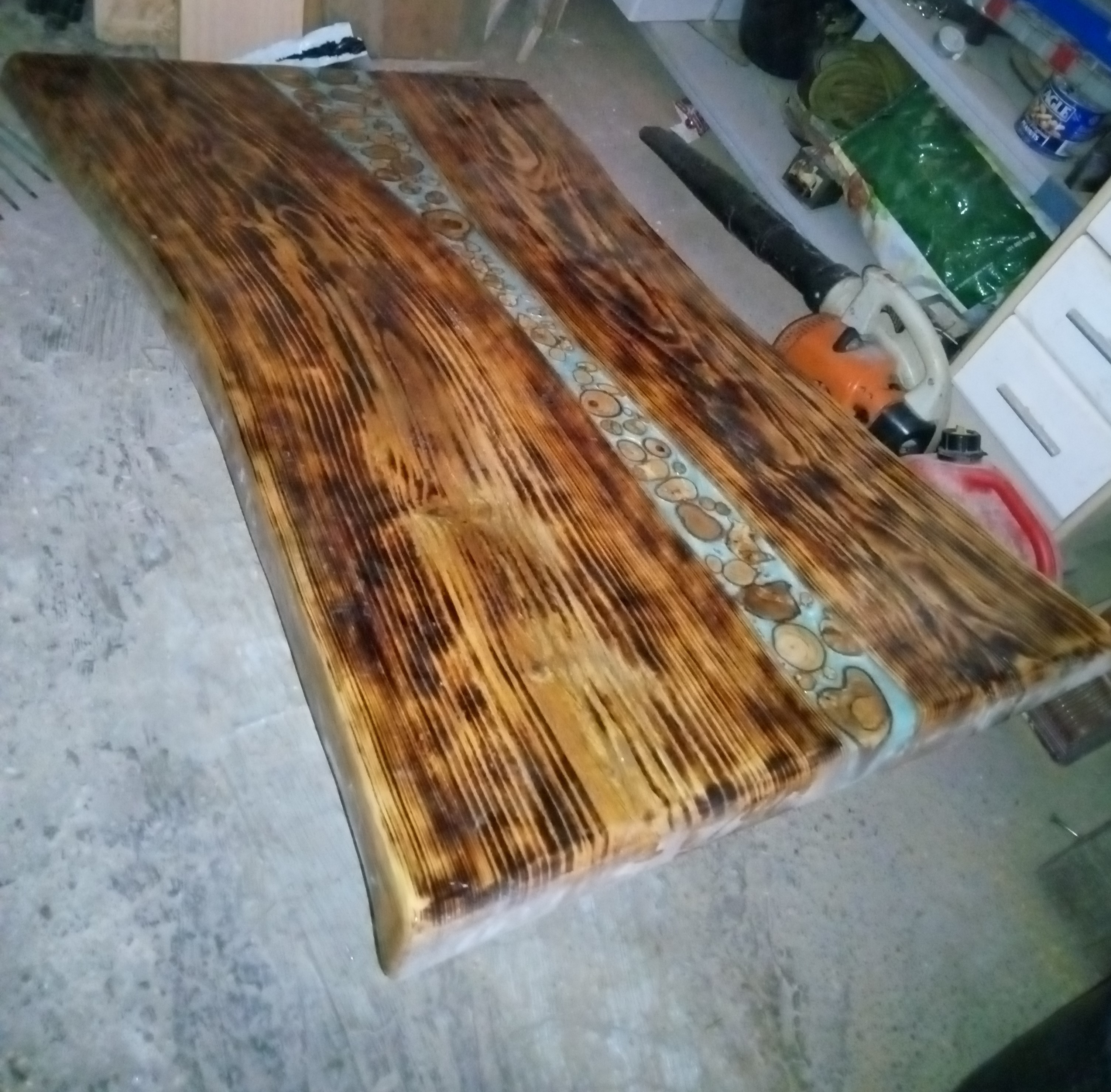 Mesa rústica de madera